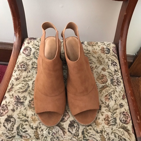 EUC Universal Thread Cognac 3 inch Block Heels - Picture 2 of 5